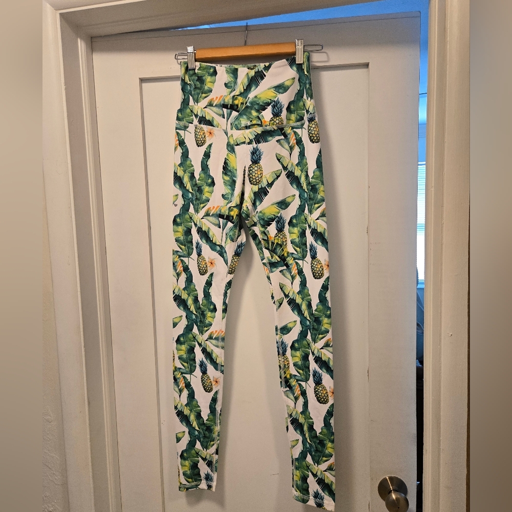 Yoga Tights Pineapple Palm Leaf print Size M LIKE NEW